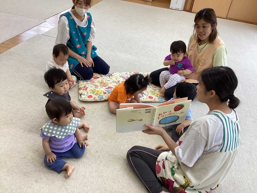 うめぐみをのぞいてみよう！（うめ組　0歳児）