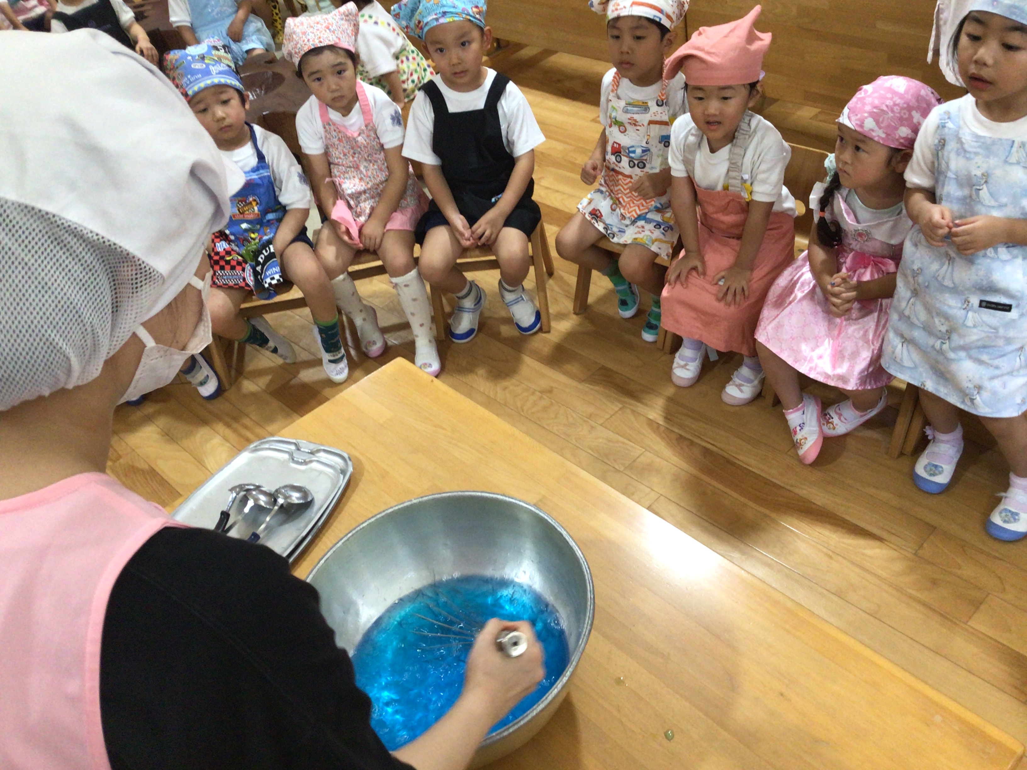 夏のゼリー作りに挑戦（ゆり組食育）