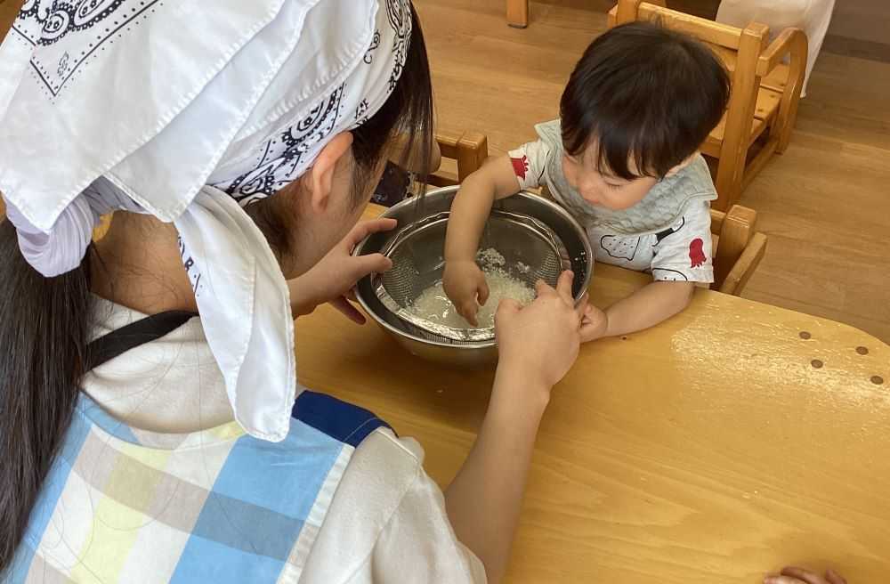 8月の食育～米とぎ～