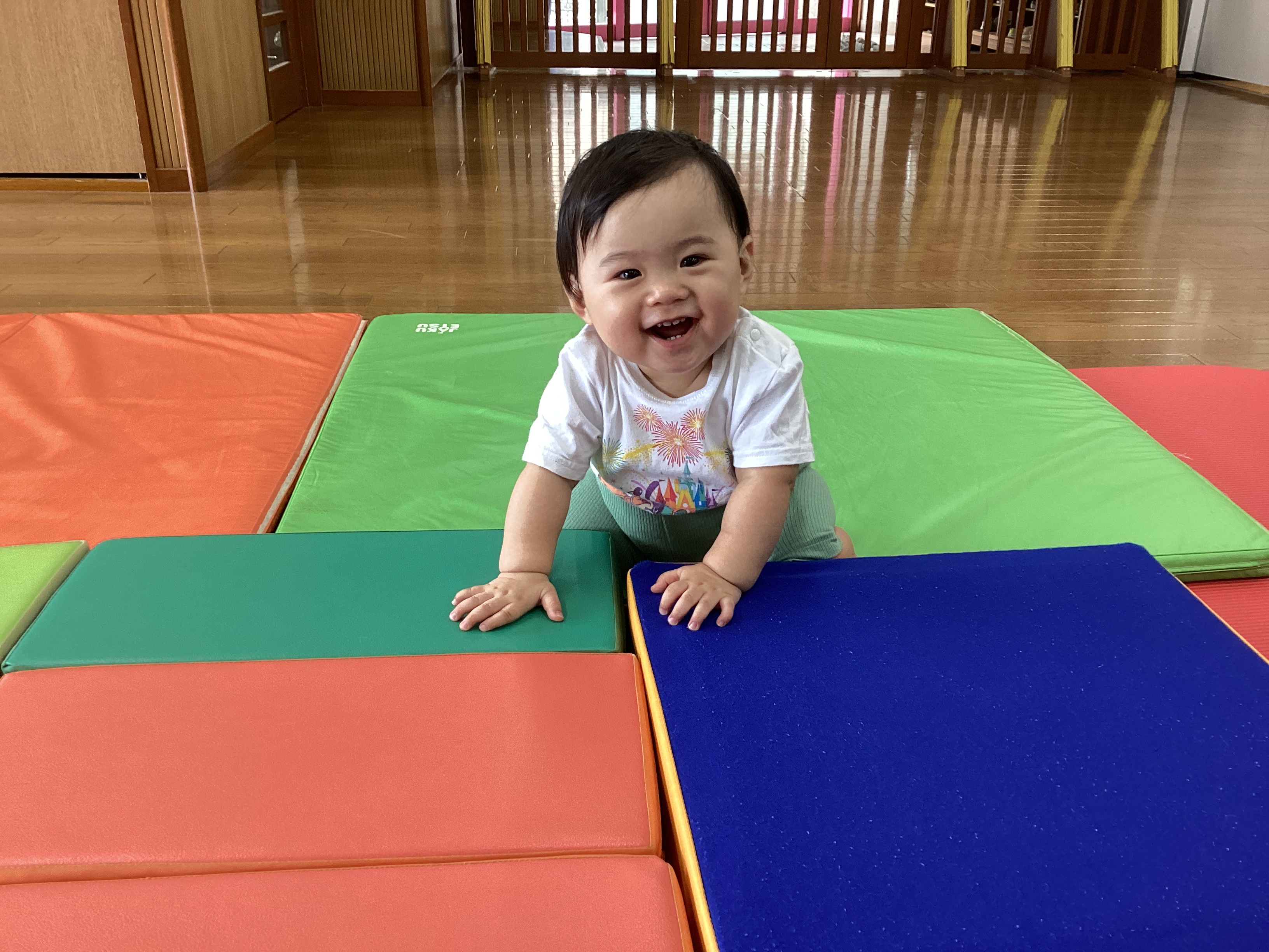 動けるのって、、、（0歳児　たんぽぽ組）