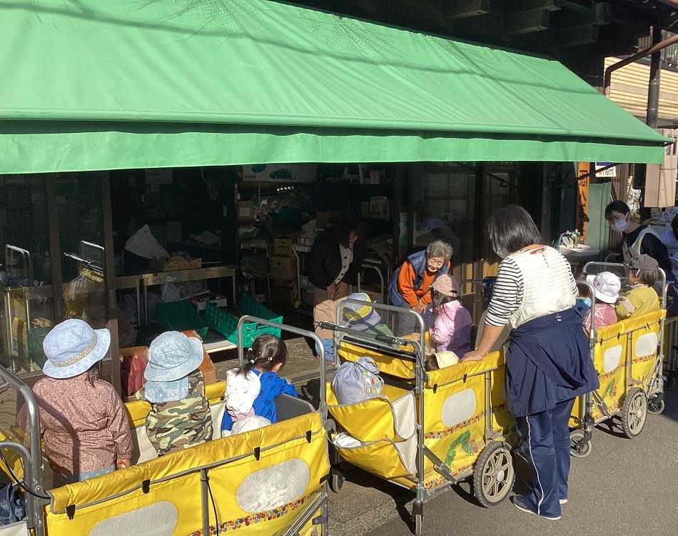 みんなでお買いものに行ったよ♪