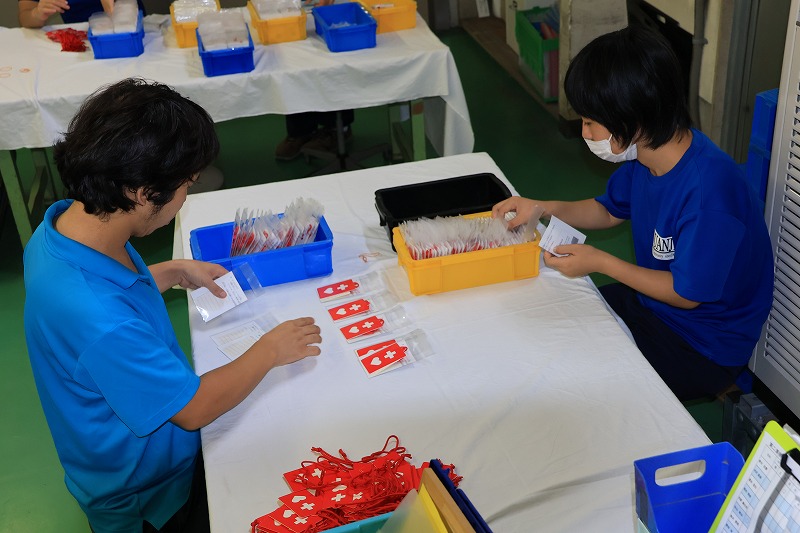作業する利用者さん達の様子